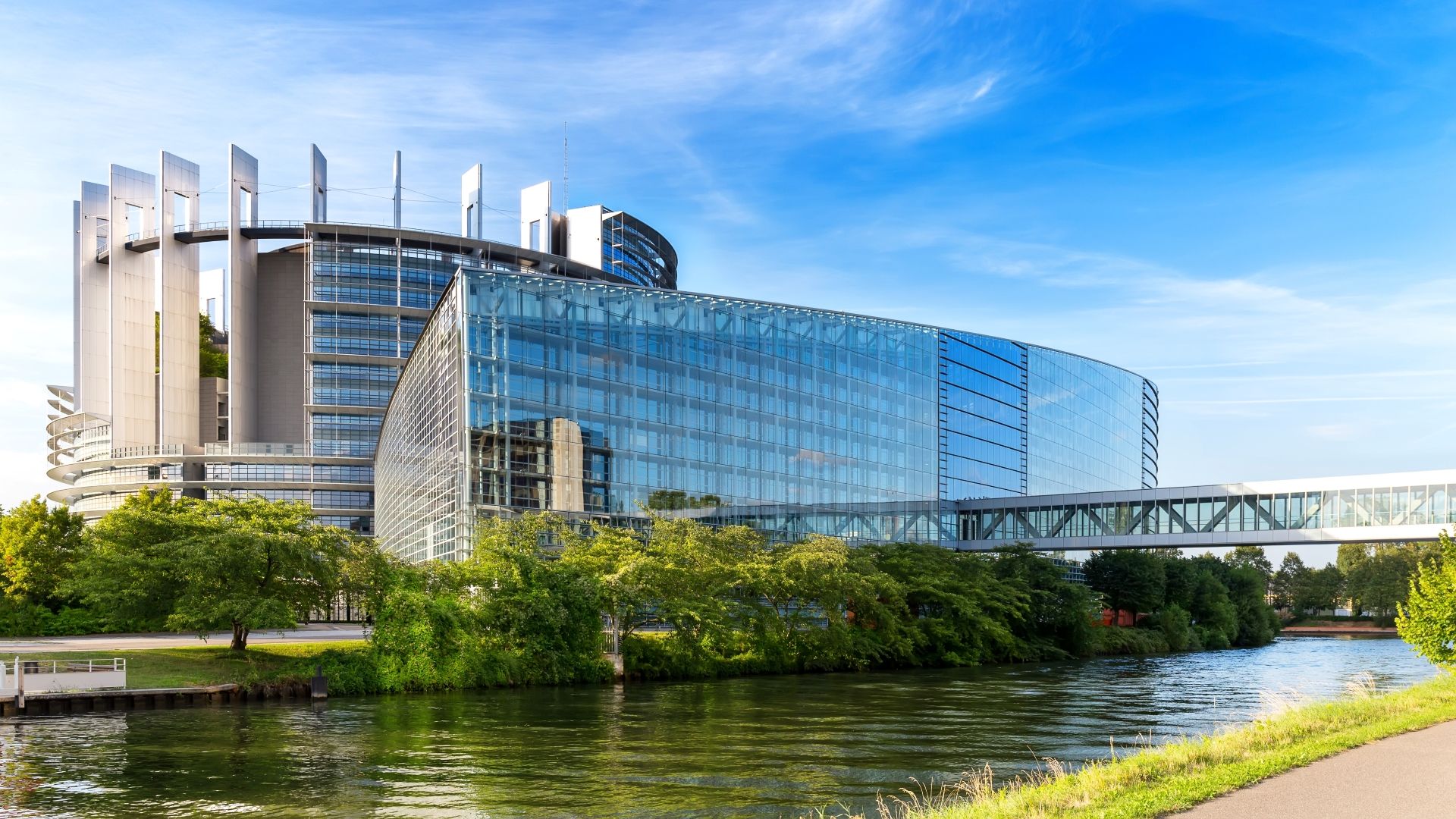 Image of Parliament in the summer in Strasbourg