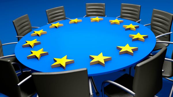 European Court of Auditors - Round table and EU flag stars