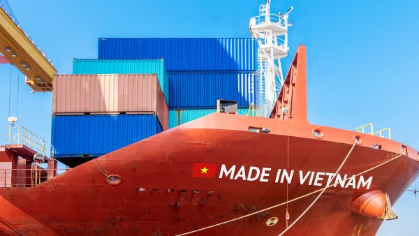 Trade EU Vietnam - ship in port