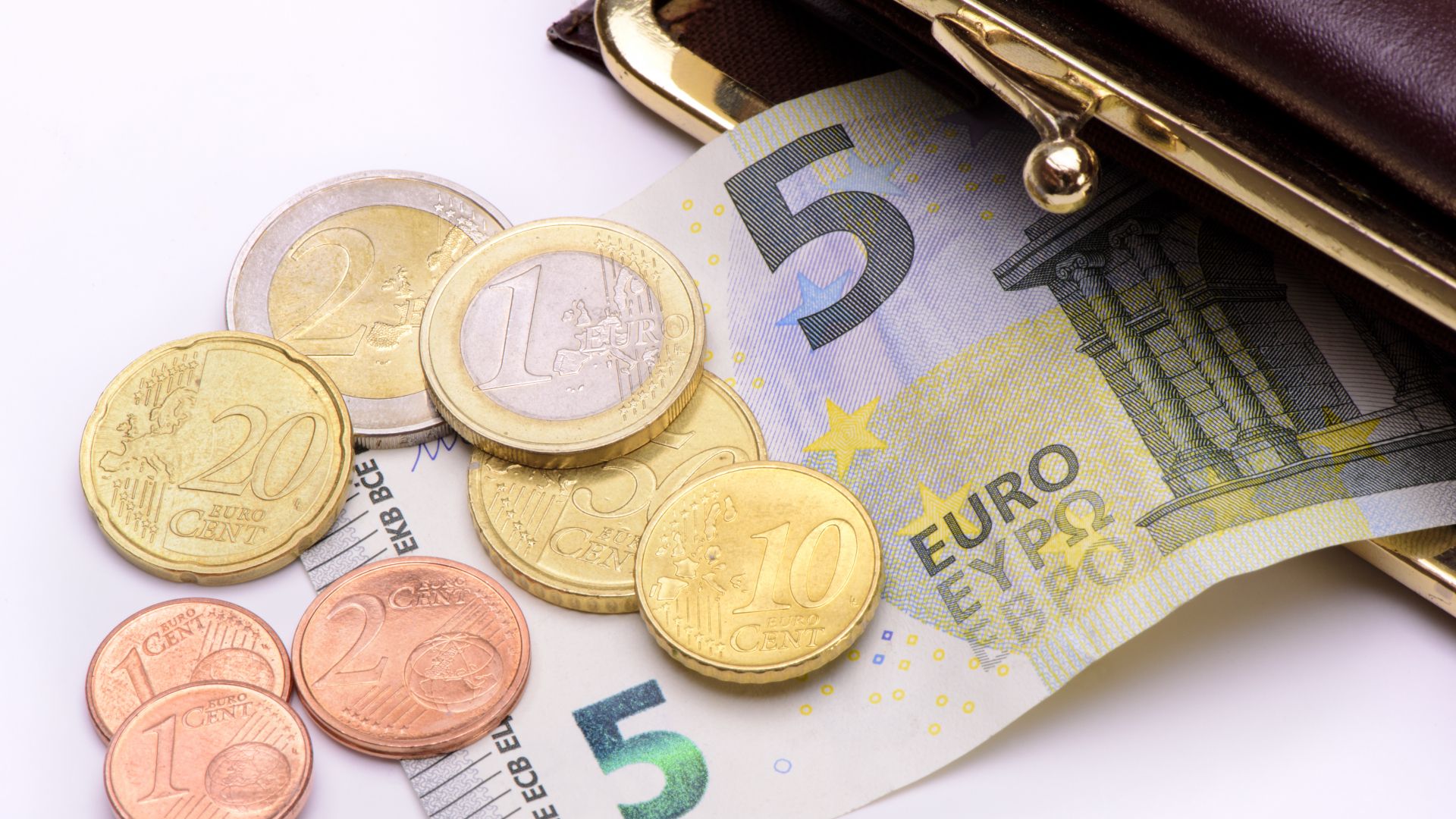 minimum wage euros purse