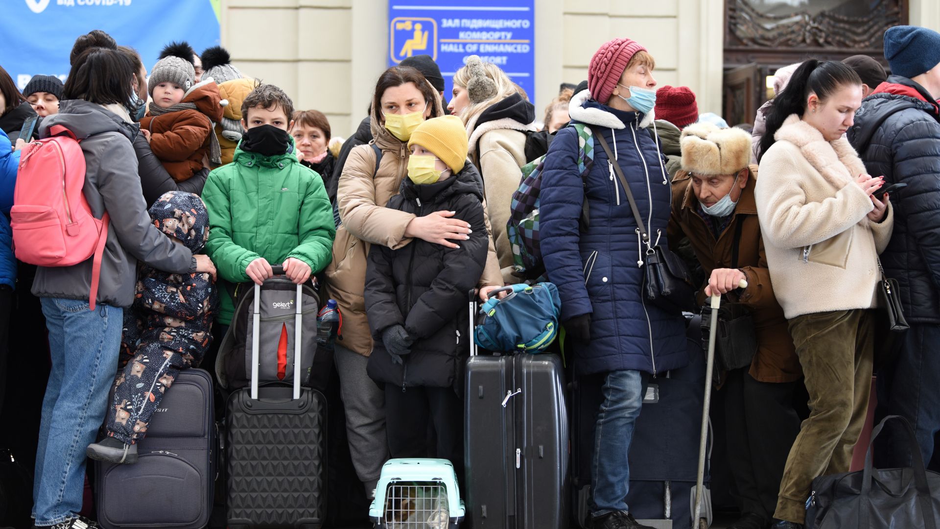 Украинцев выселили. Беженцы из Украины. Эвакуация людей. Беженцы с Украины в России. Беженцы из Украины 2022.