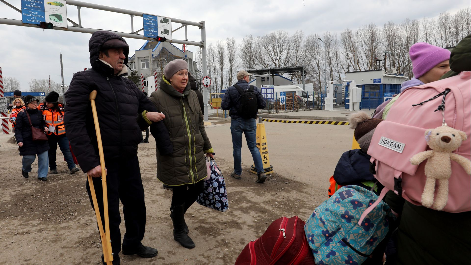Ukrainian refugees, with children and elderly people, arrive at the Moldova border near Palanca