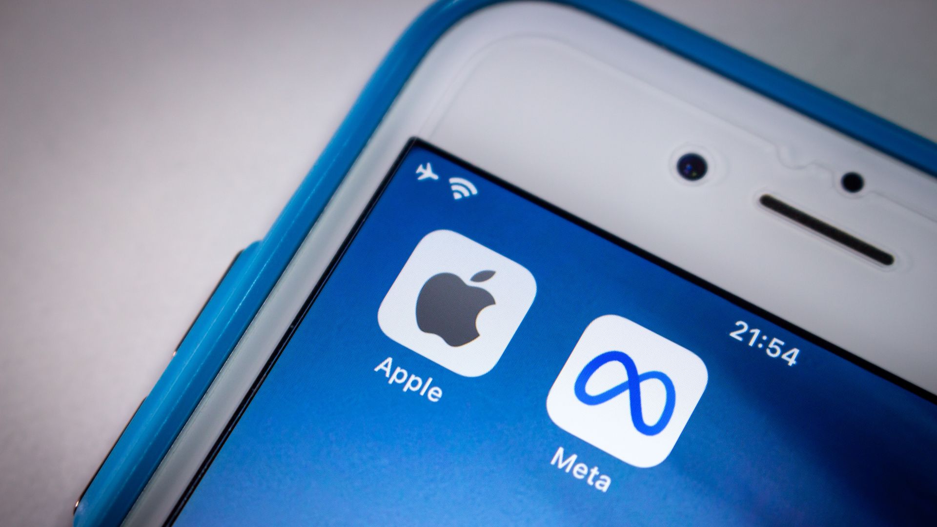 Meta and apple icons on iphone