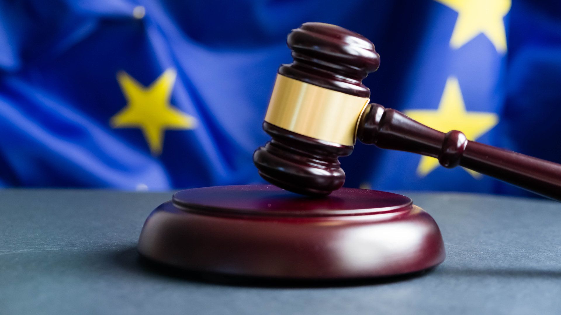 A gave placed in front of an EU flag