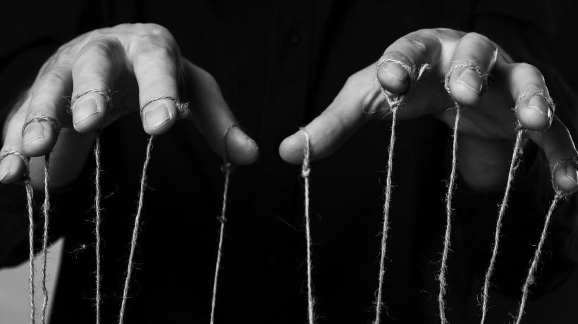 Special Committee on the European Democracy Shield - fingers 10 strings holding puppets