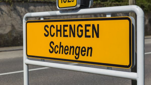 schengen report road sign