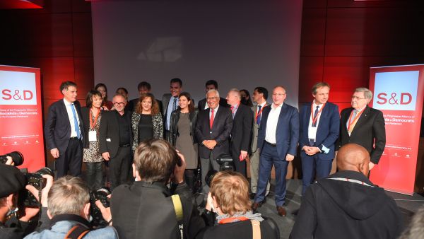 Leaders join together onstage at the Great Shift Paris event