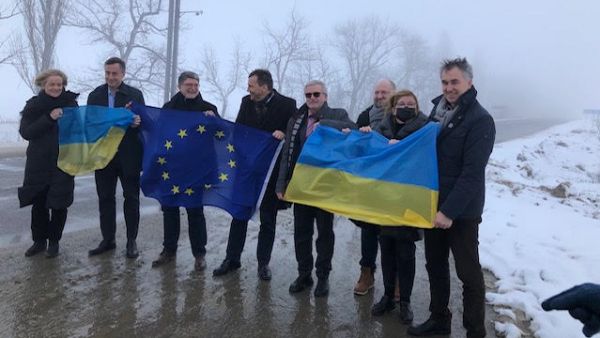 Ukraine mission Jan2022 Picula flags EU