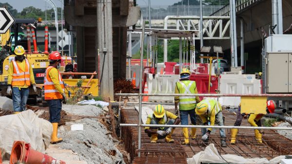 migrant workers EU building site