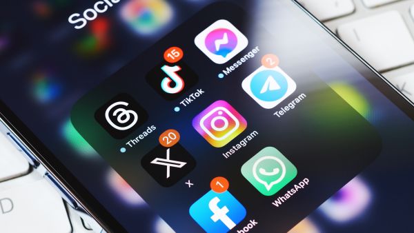 DSA social media icons on Iphone X Meta