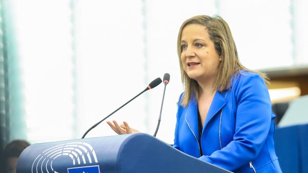 Iratxe Garcia debating in Plenary