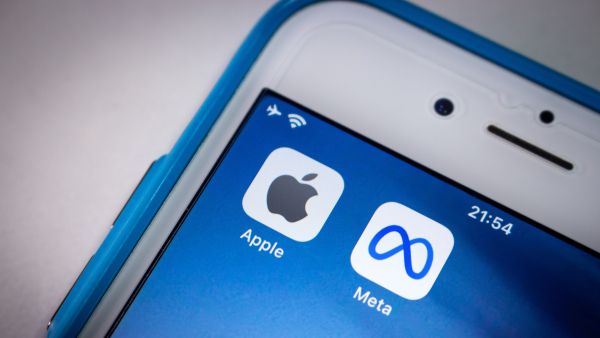 Meta and apple icons on iphone
