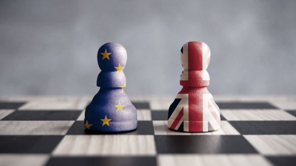 brexit chess pawns Eu and UK