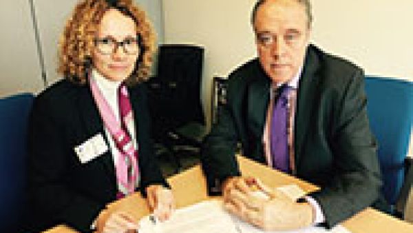 MEP Richard Howitt, S&D foreign affairs coordinator and shadow rapporteur for the country, and Mrs Radmila Šekerinska, vice-chair of the SDSM MEP Richard Howitt, S&D foreign affairs coordinator and shadow rapporteur for the country, and Mrs Radmila Šekerinska, vice-chair of the SDSM