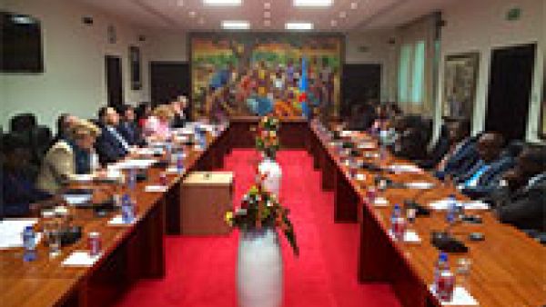 la délégation du Groupe S&D, composée des eurodéputées Marie Arena, Elena Valenciano, Linda McAvan et Cécile Kyenge et de son président Gianni Pittella a rencontré le premier ministre du Congo Matata Ponyo Mapon et plusieurs membres du gouvernement. la délégation du Groupe S&D, composée des eurodéputées Marie Arena, Elena Valenciano, Linda McAvan et Cécile Kyenge et de son président Gianni Pittella a rencontré le premier ministre du Congo Matata Ponyo Mapon et plusieurs membres du gouvernement.