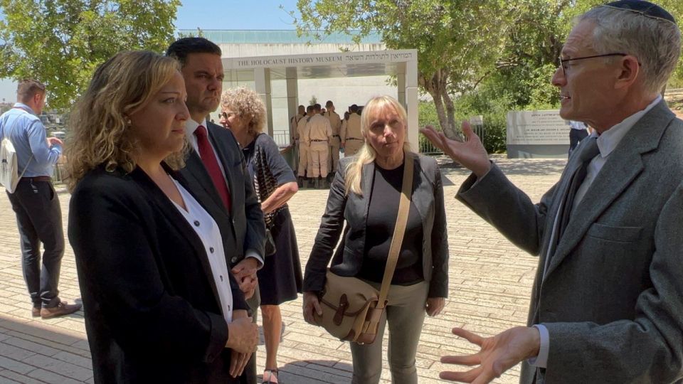 SD MEPs visit the Holocaust museum in the Yad Vashem Remembrance Center