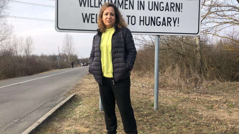 Іраче Гарсія відвідує угорський кордон, щоб побачити, де перетинають тисячі українських біженців 3 22 березня
